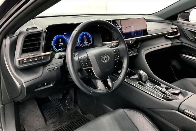 2025 Toyota Crown Signia XLE AWD - Adaptive Cruise - Htd Leather