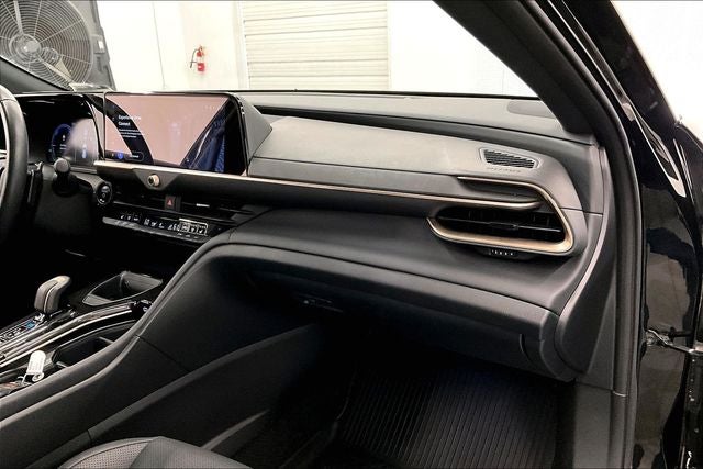 2025 Toyota Crown Signia XLE AWD - Adaptive Cruise - Htd Leather