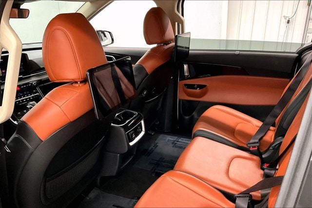2023 Kia Carnival SX