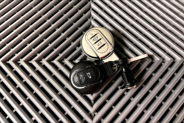 2023 MINI Cooper S Base Pano Roof-Htd Seats-Apple CarPlay